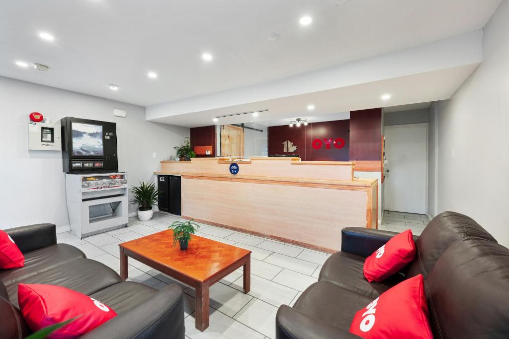 First Canada Hotel Cornwall Hwy 401 ON photo 1