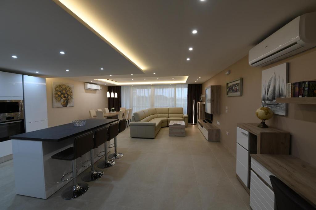 Wileg 4B Luxury Two Bedroom Apartment with Shared Swimming Pool. photo 1