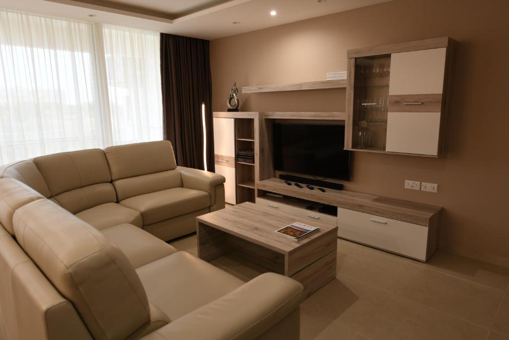 Wileg 4B Luxury Two Bedroom Apartment with Shared Swimming Pool. photo 4