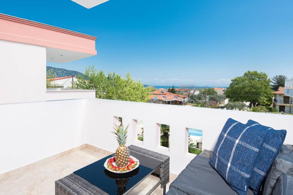 Stratos Deluxe Apartments photo 2