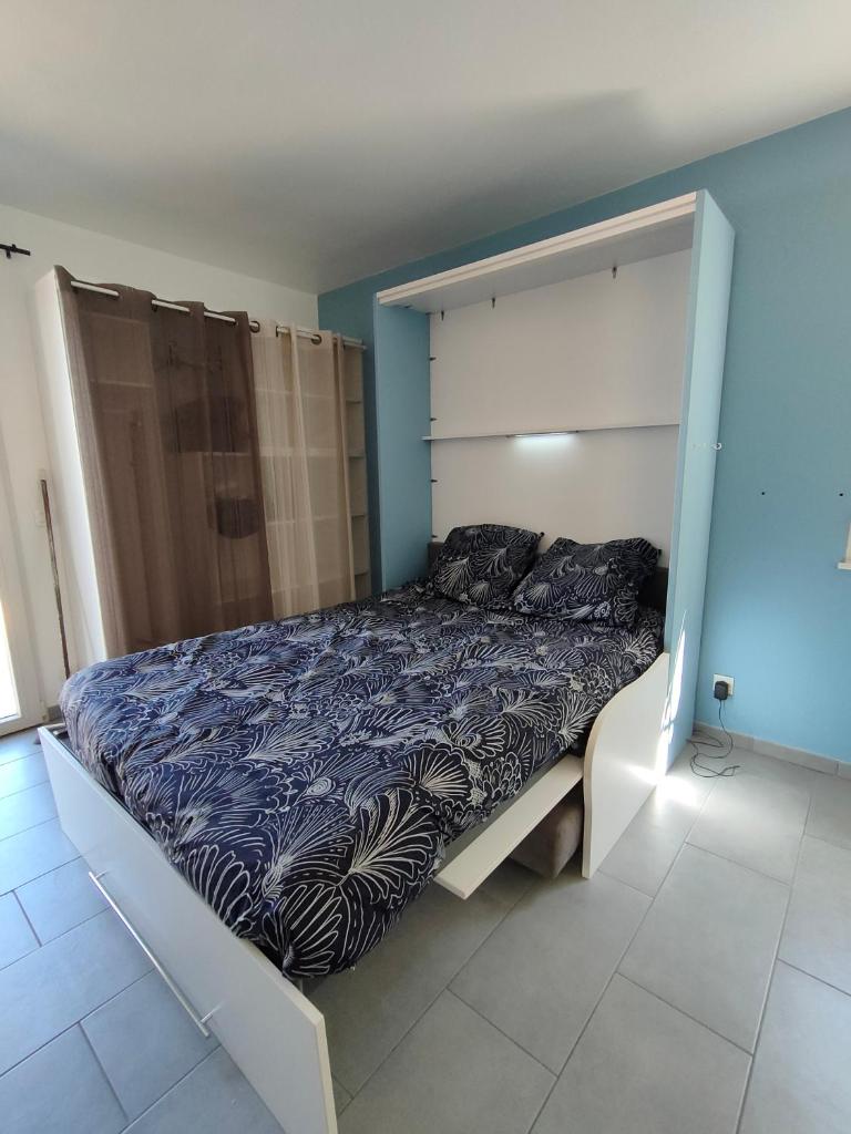 Studio calme et confortable avec piscine photo 3