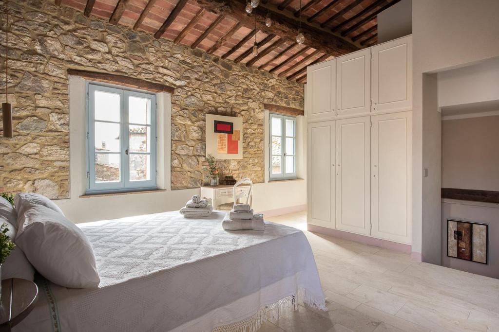 La Casetta di Nise, charming private spa - Tap to explore photos
