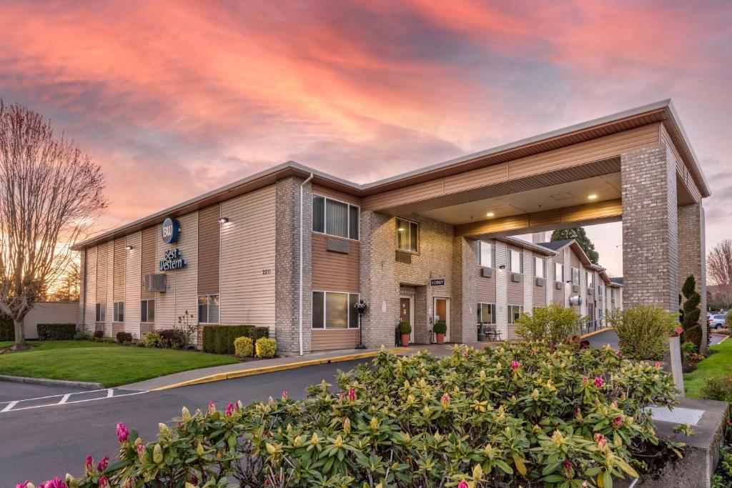 Best Western Newberg Inn image