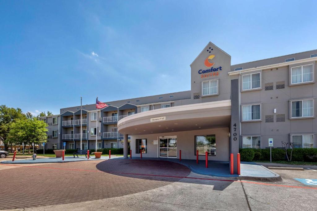 Comfort Suites DFW Airport image