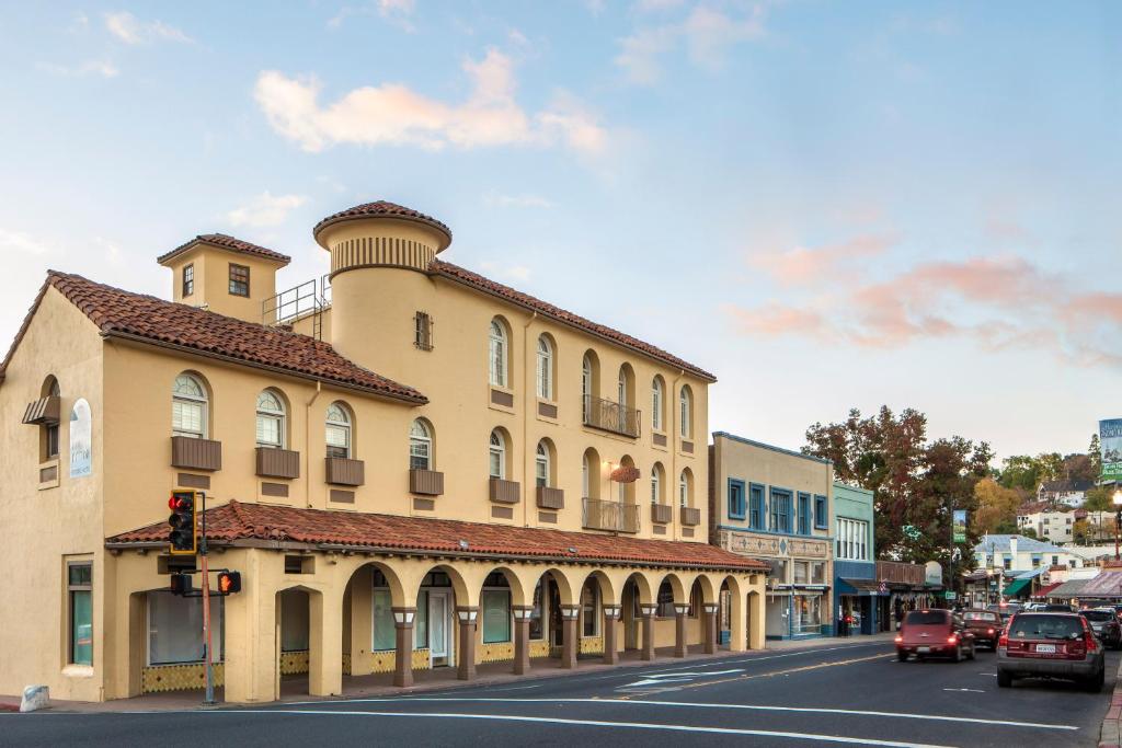 Historic Sonora Inn photo 1