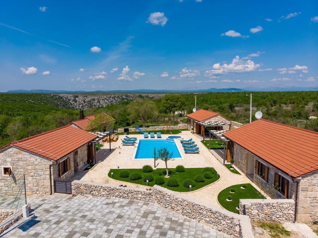 New! Promina luxury villa with 72sqm Heated Pool, Jacuzzi, Infrared Sauna, Tennis court, Media room photo 4