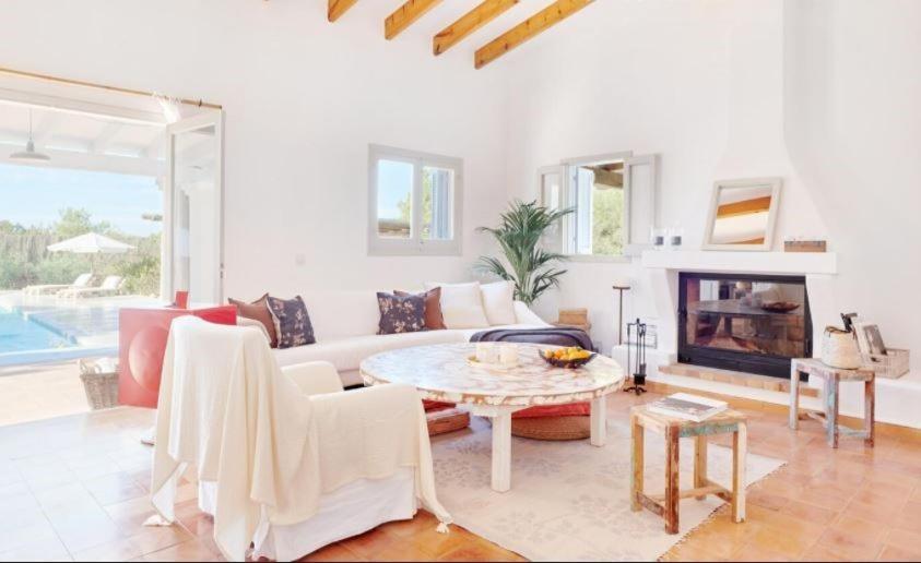 Ca Aquamarine -Luxurious villa, walking distance from Saona Beach photo 1
