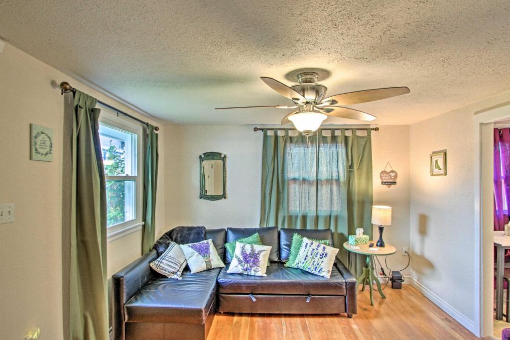 Lovely Tacoma Cottage with Fire Pit, Near Dtwn! photo 1