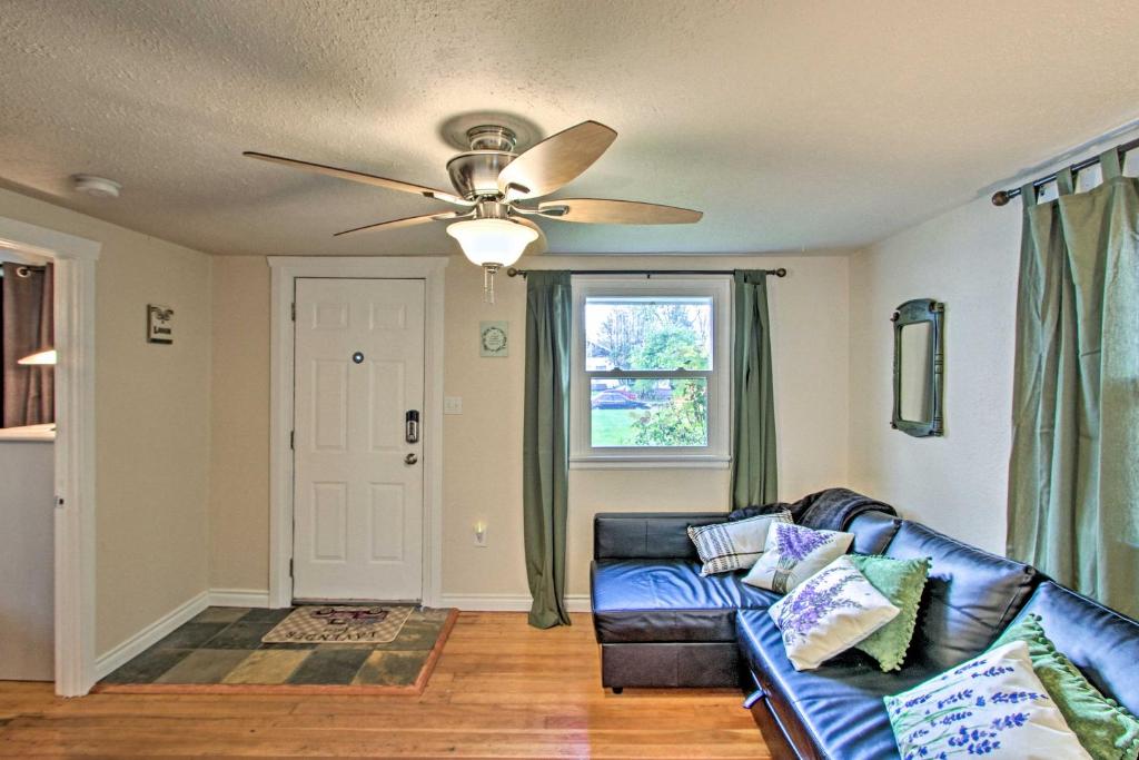 Lovely Tacoma Cottage with Fire Pit, Near Dtwn! photo 3