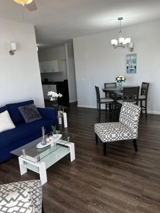 Spacious 1 Bedroom Apartment, With pull out Couch photo 1