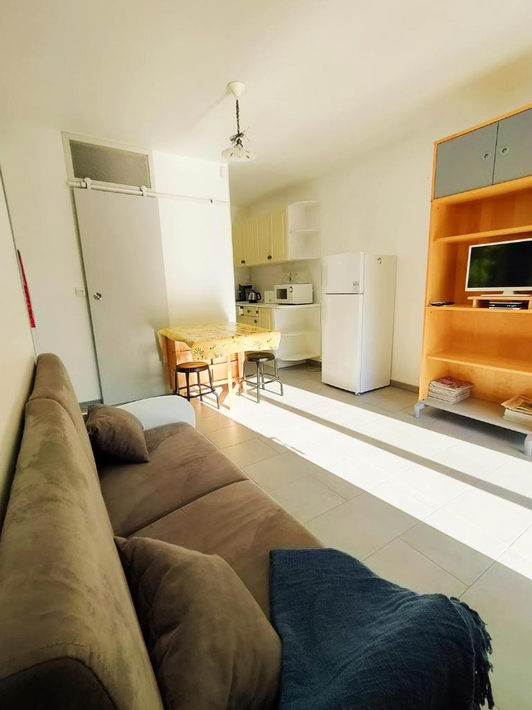 Studio calme et confortable avec piscine photo 2