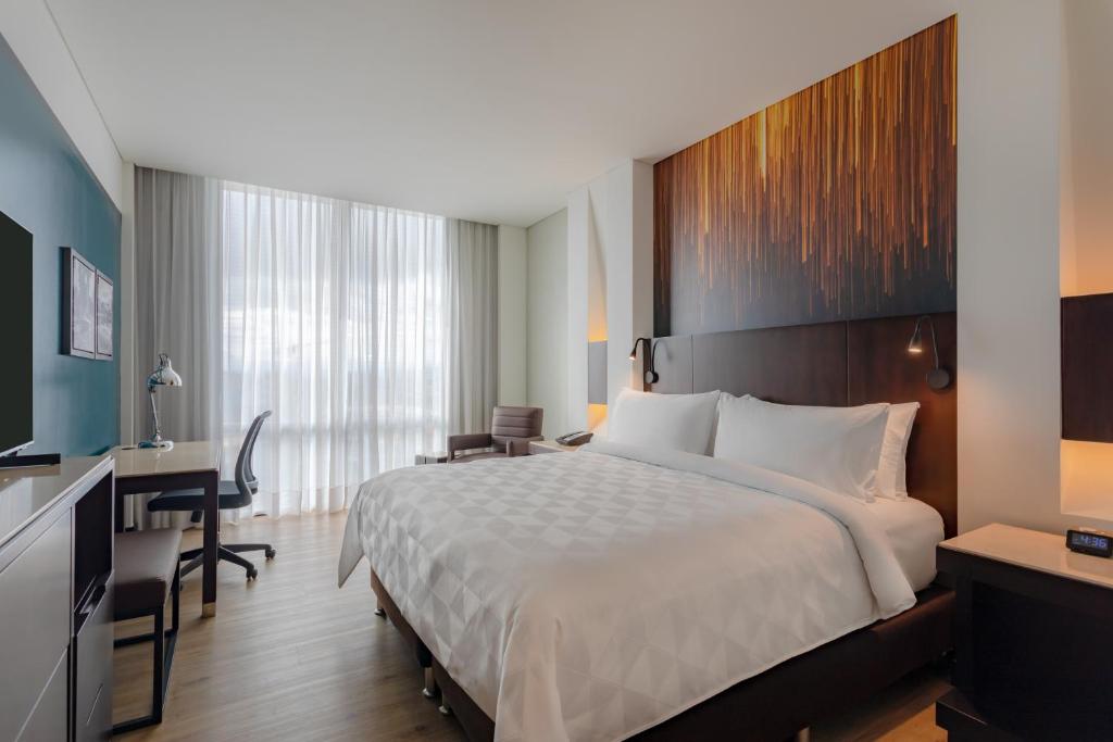 Holiday Inn Bogota Airport, an IHG Hotel photo 2