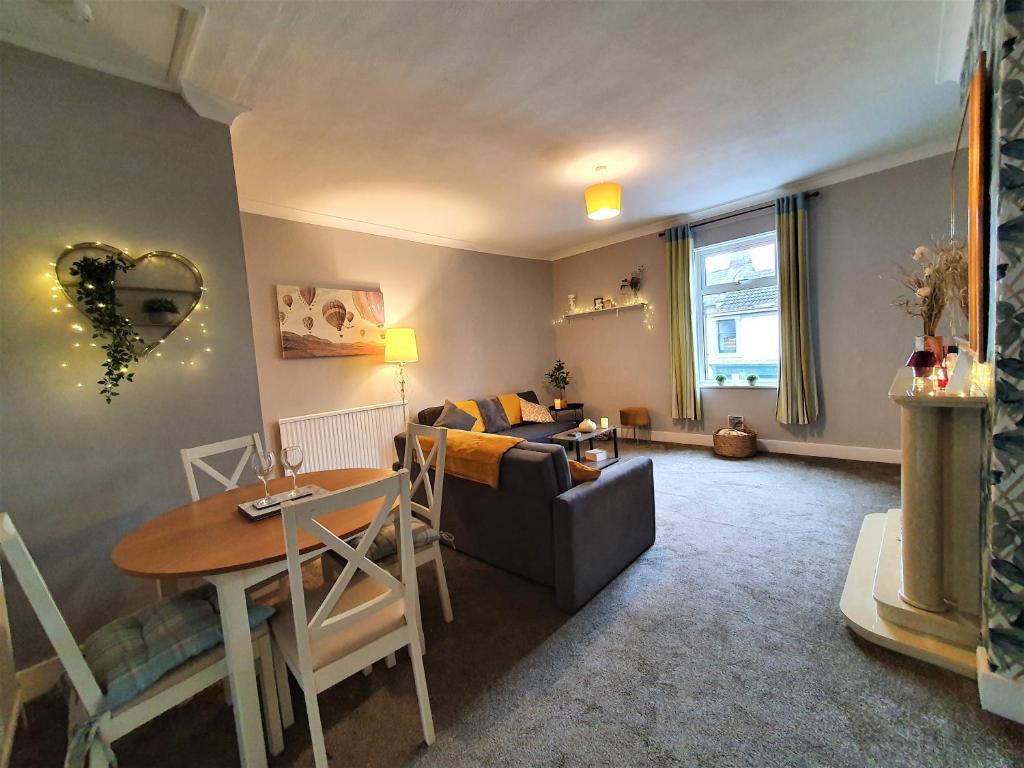 Brodie's Hideaway: Stylish two-bed Amble apartment photo 2