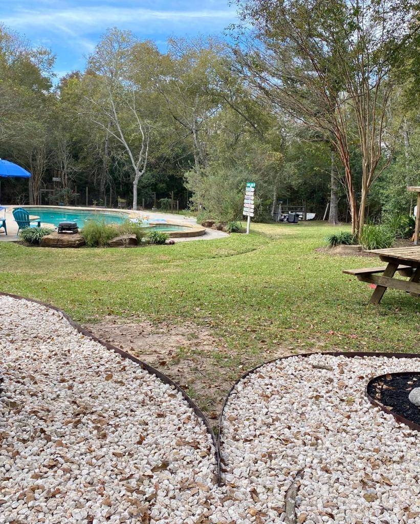 Cozy RV Experience w/POOL+SPA Near Lake Conroe photo 2