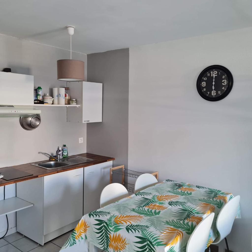 Studio 35m2 dans joli village proche mer photo 1