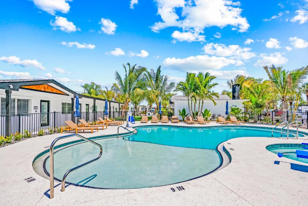 Pelican Post at Anna Maria Island Inn image