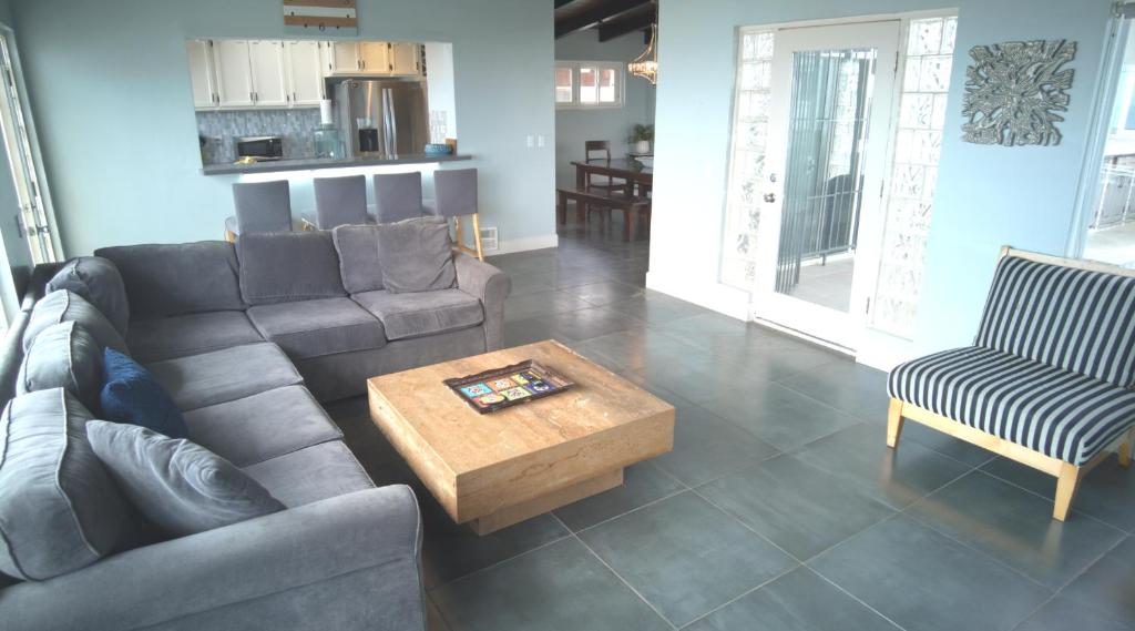 Rosarito Beach House Sleeps 14 & Steps to Sandy Beach Mins to Downtown photo 4