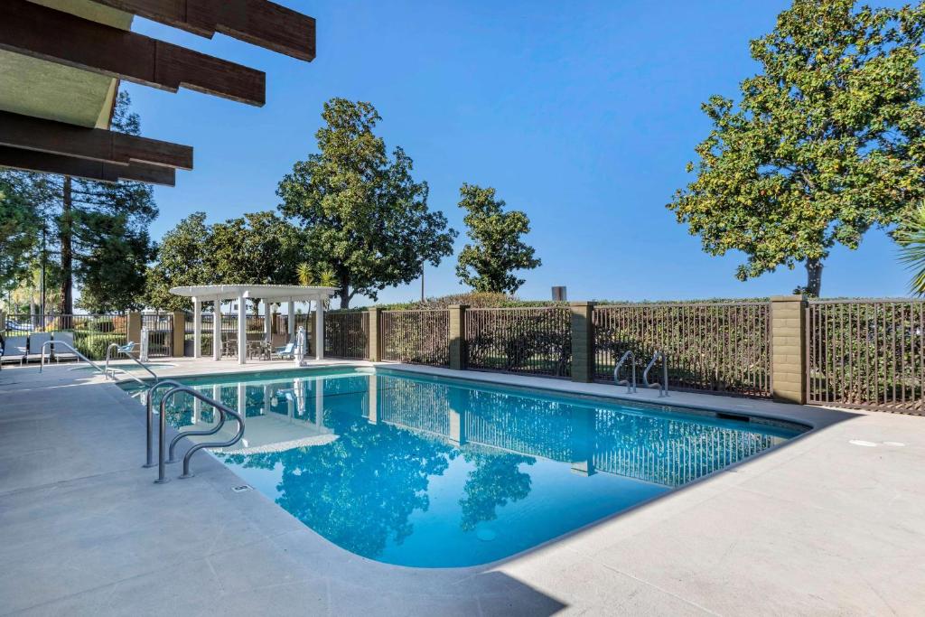 Best Western Orchard Inn image