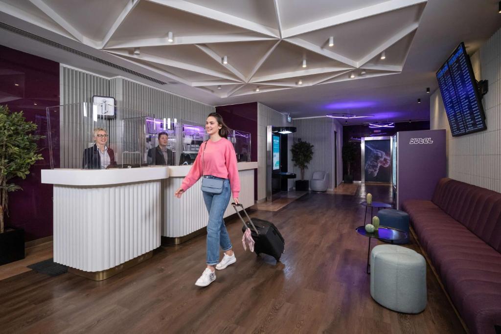 YOTELAIR Istanbul Airport, Duty free - International Transit area photo 1