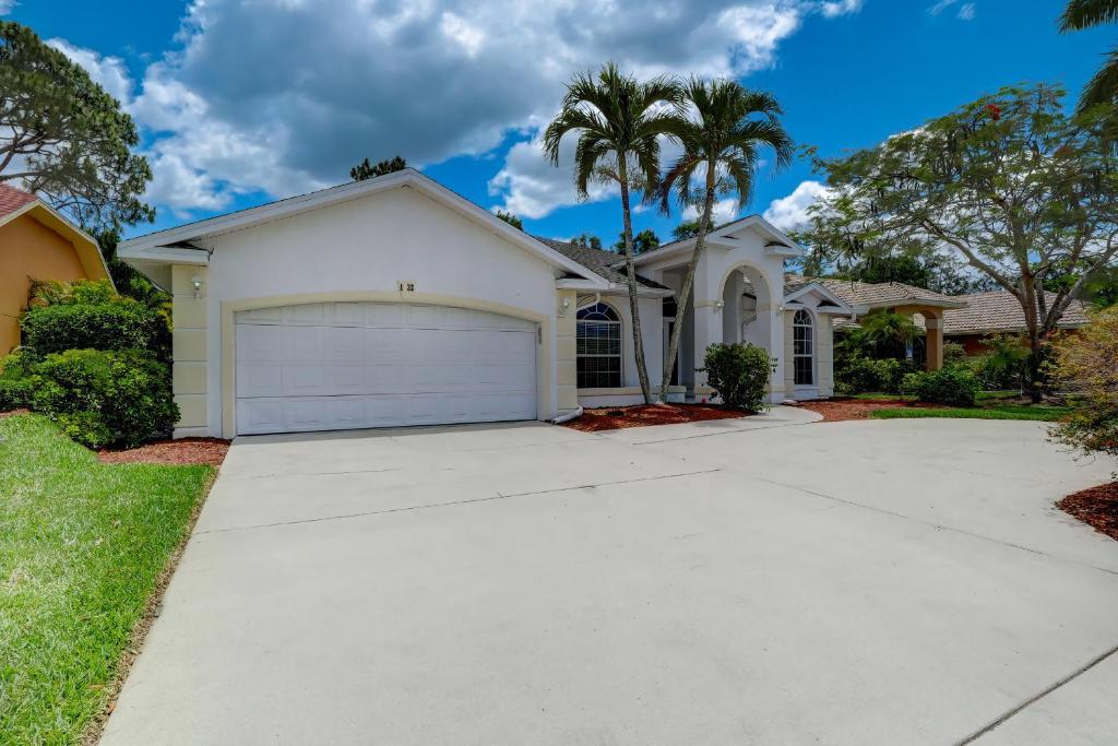 Piccadilly Beach House - Beautiful Updated Home, Private Pool, Minutes from Downtown 5th Ave & Beaches!!! image