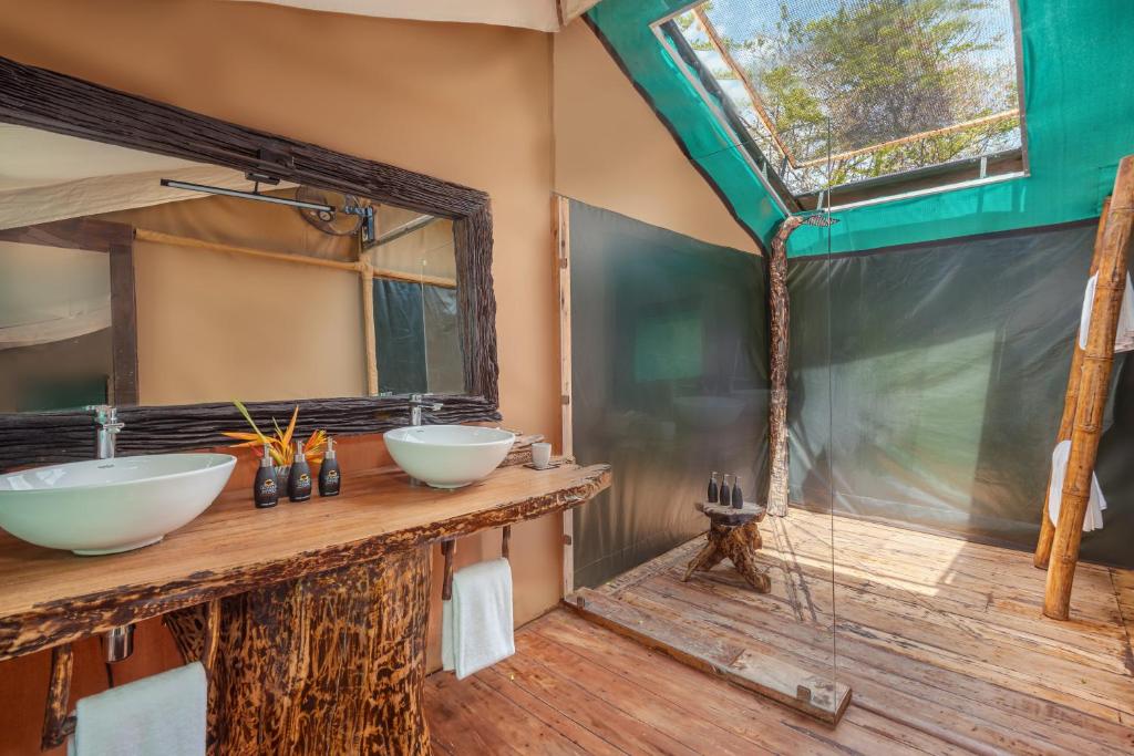 Leopard Safaris Yala - Tap to explore photos