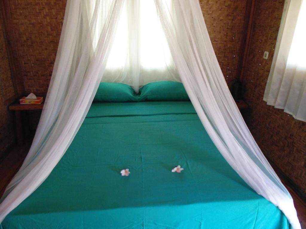 Sunset Springs Beach Retreat Room Type - Standard Queen Room