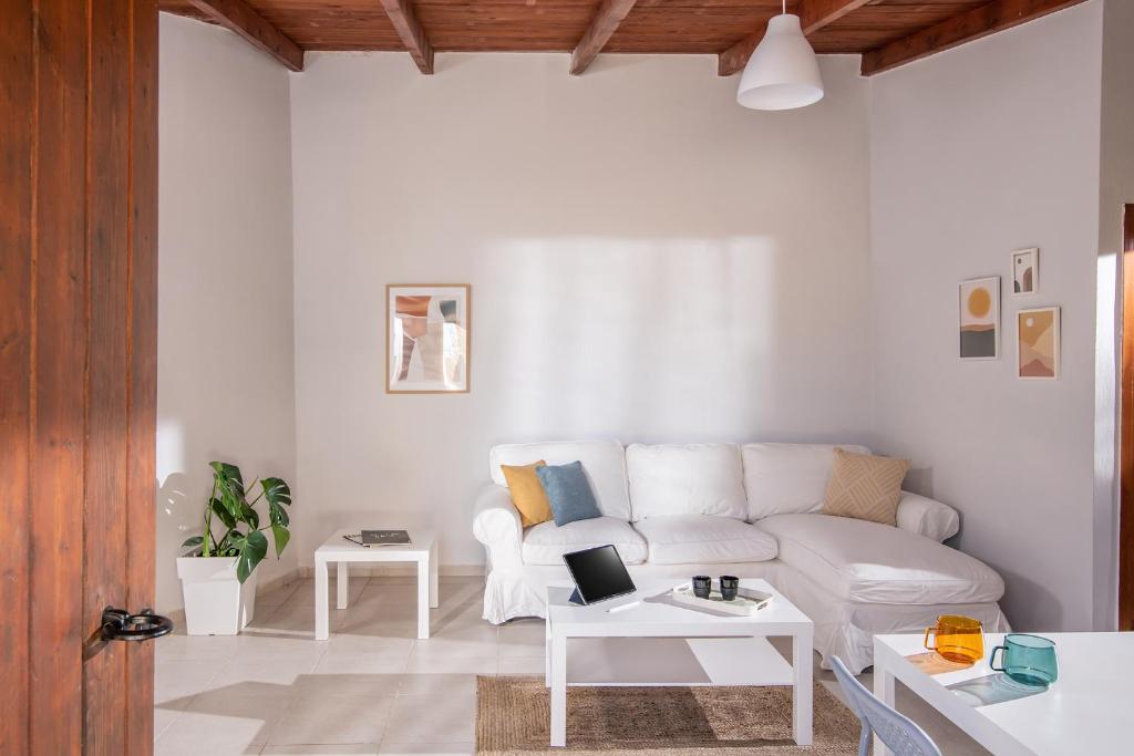 Beachside White apt-Ligaria beach photo 1