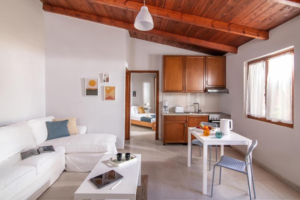 Beachside White apt-Ligaria beach photo 2