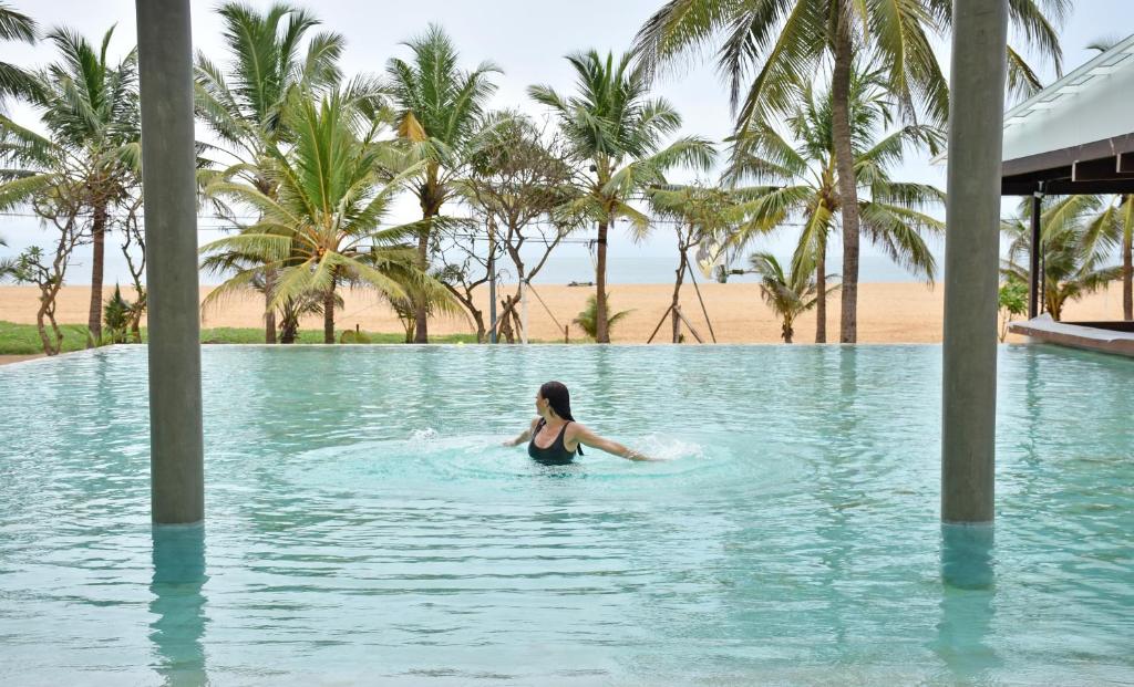 Goldi Sands Hotel - Tap to explore photos