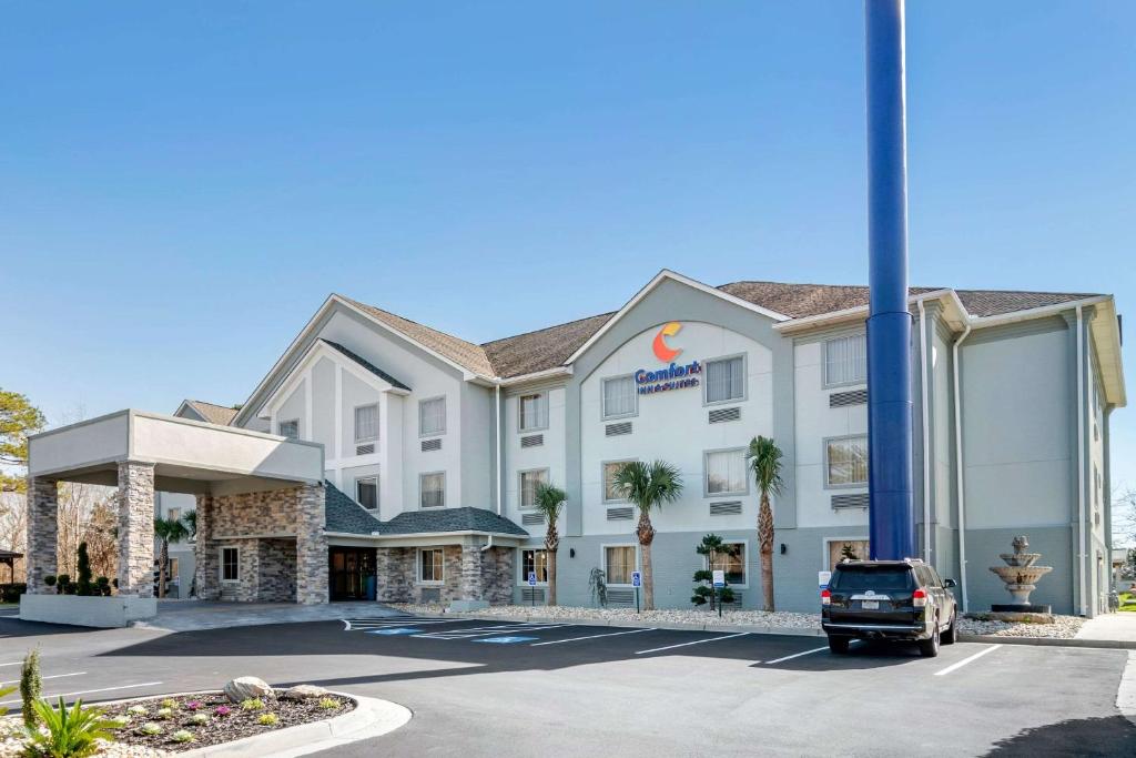 Comfort Inn & Suites Macon North I-75 image