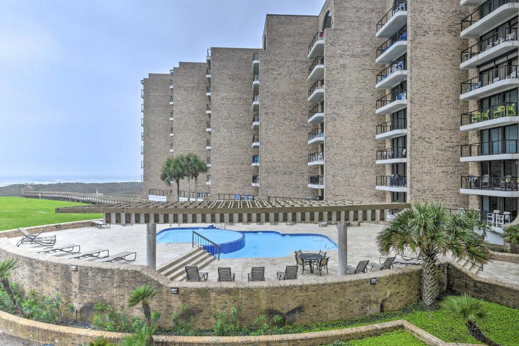 Condo Walk to Beach, 3 Miles to Port Aransas! photo 1