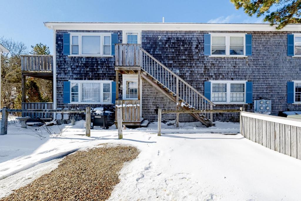 Blue Cottage & Beach Condo photo 1