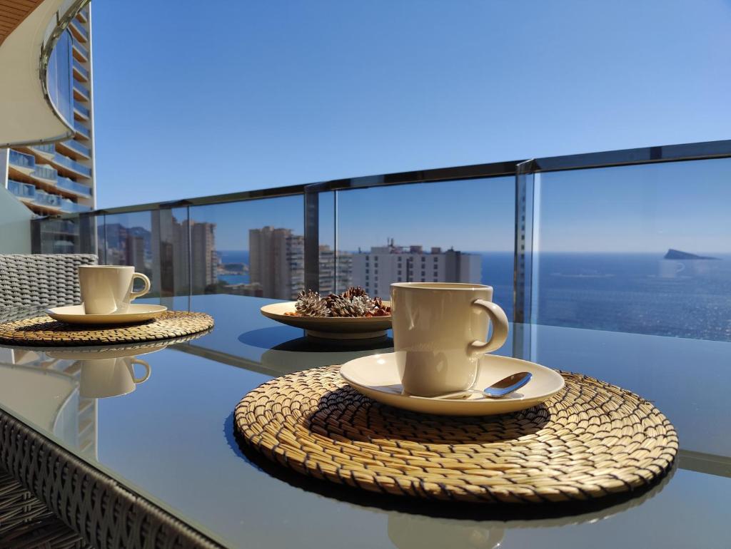 SUNSET WAVES blue sky apartment photo 3