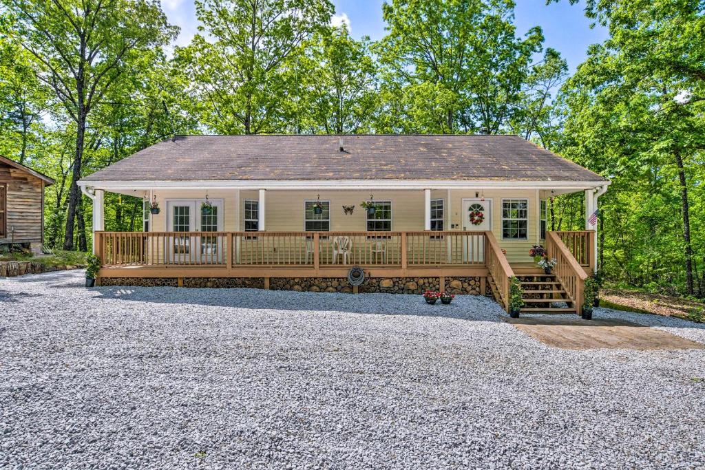 Forested Tamassee Escape with Screened Porch!