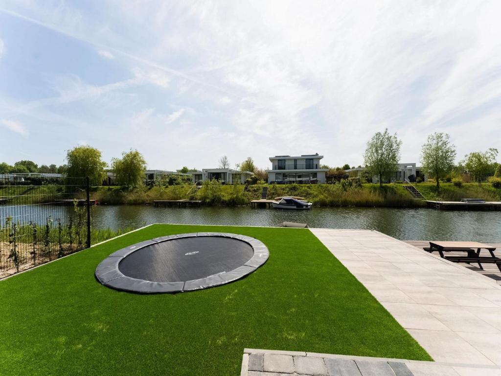 Swanky villa in Zeewolde with garden photo 3