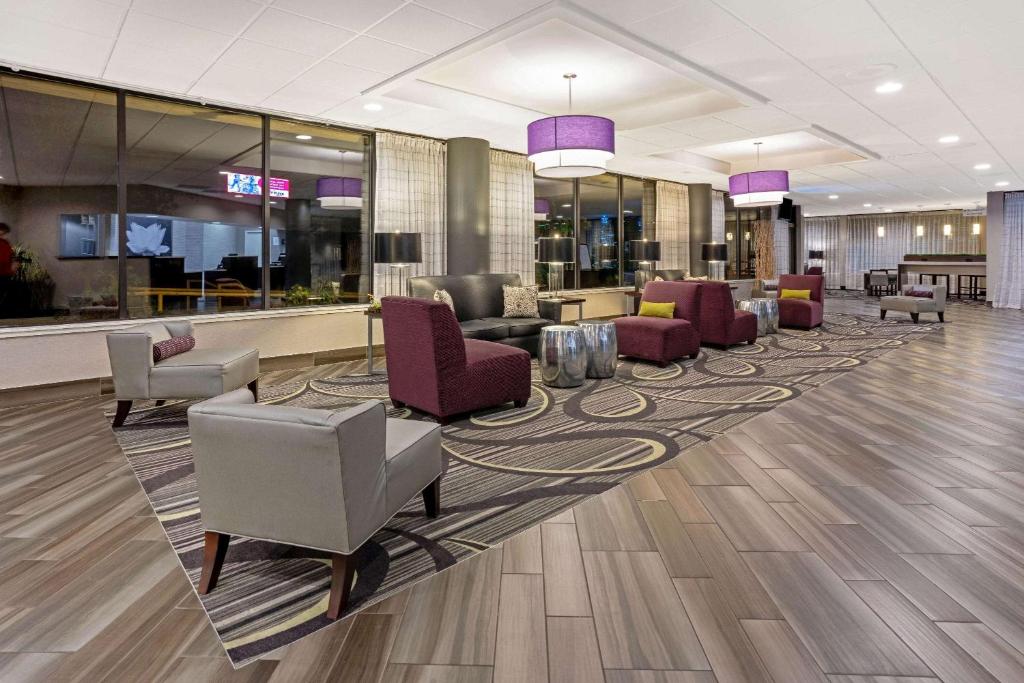 La Quinta by Wyndham Tacoma - Seattle photo 2