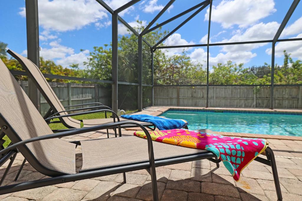 Family vacation, heated pool, wake up to enjoy the sunrise - Villa Pine Island image