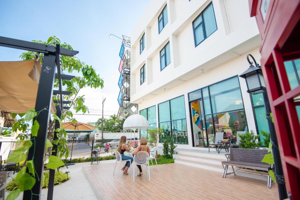 Play Poshtel & Cafe' photo 2