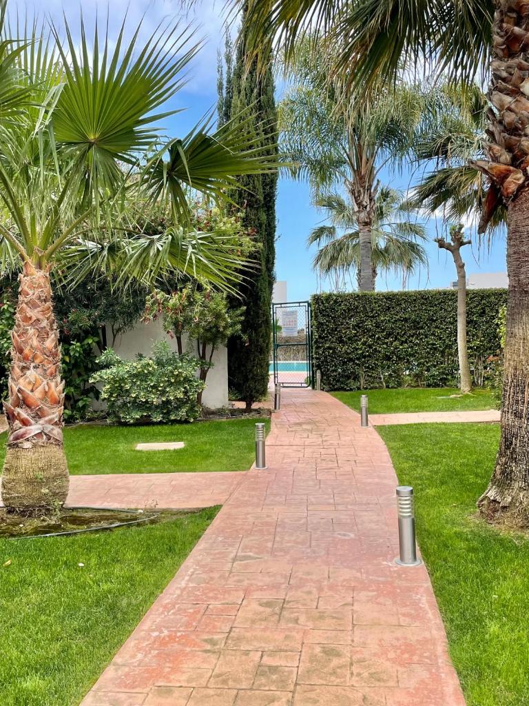 Lovely 3-bedroom townhouse with shared pool photo 2