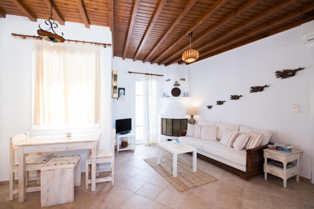 Escape to Mykonos - Entire place by Ornos beach photo 2