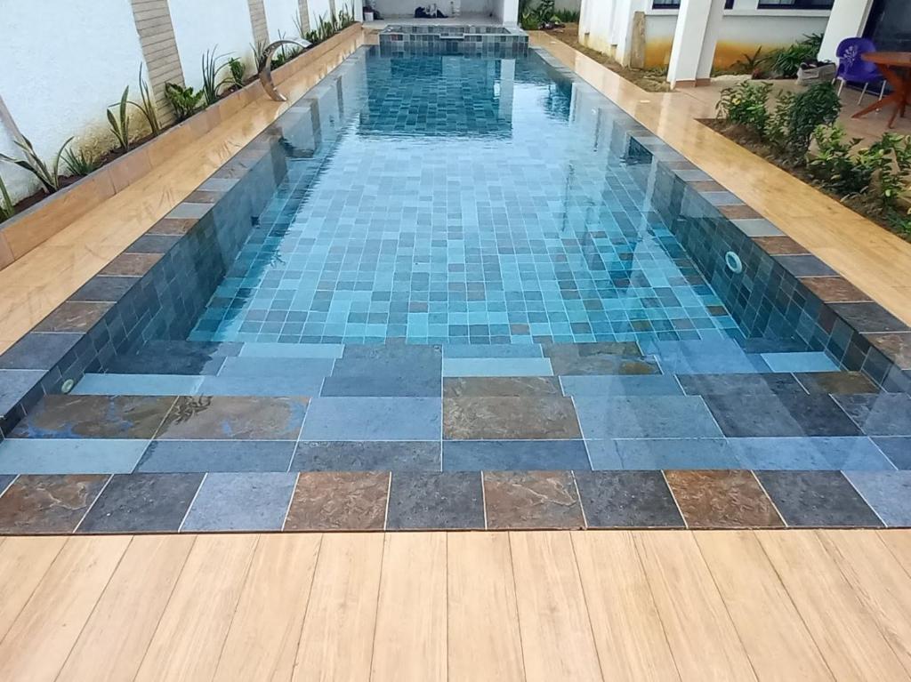 Villa Bolati, avec piscine, jacuzzi, jardin et vue photo 1