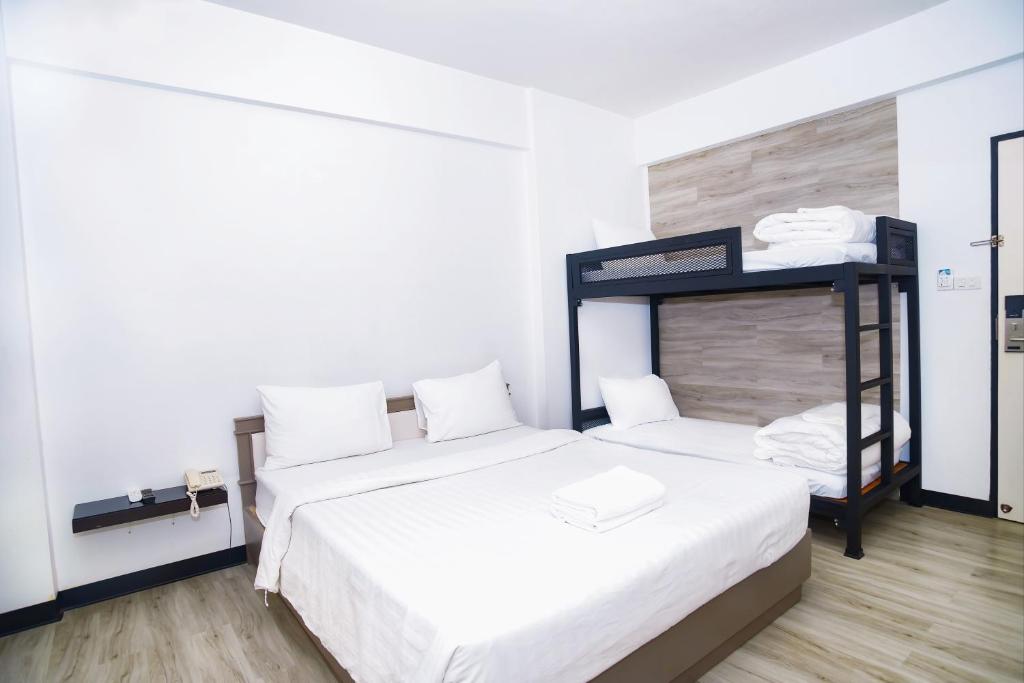 Hi Season Hotel photo 1