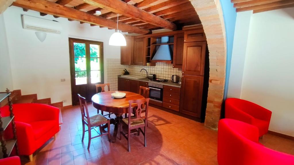 The mill house two bedroom apartment with garden and shared pool photo 3