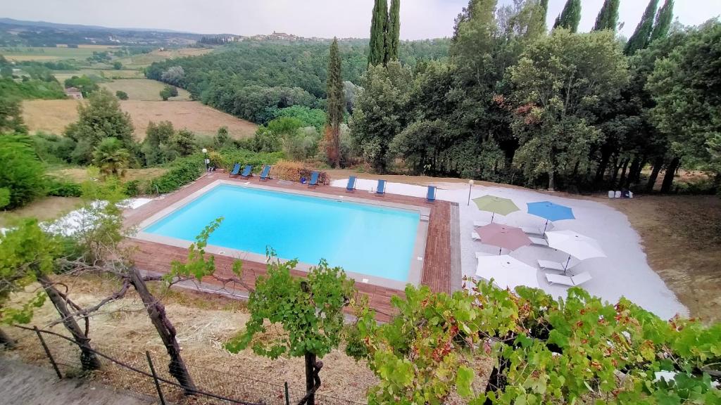 The mill house two bedroom apartment with garden and shared pool