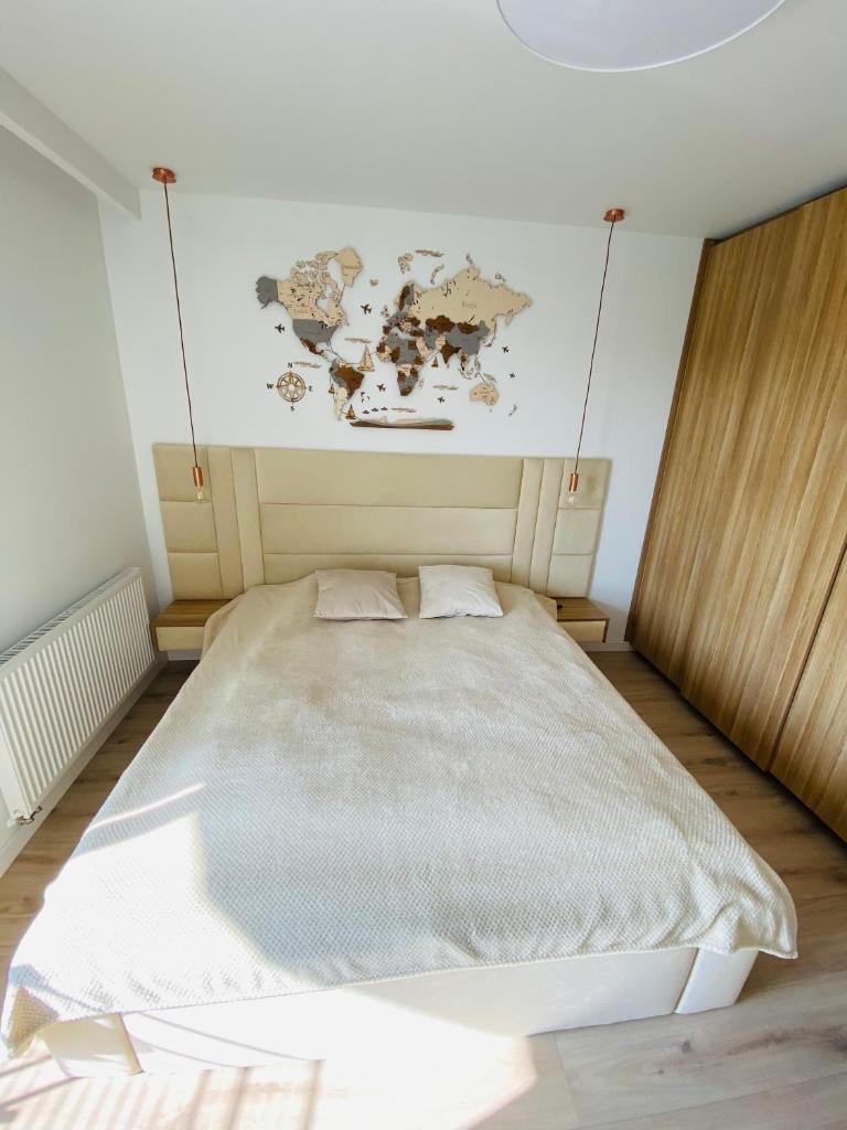 Luxury White Apartment in Park Lotnikow
