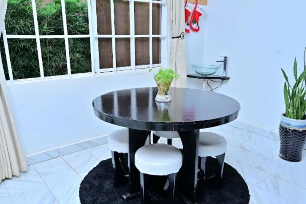 Cheerful 3-Bedroom Home in a Family Setting photo 3