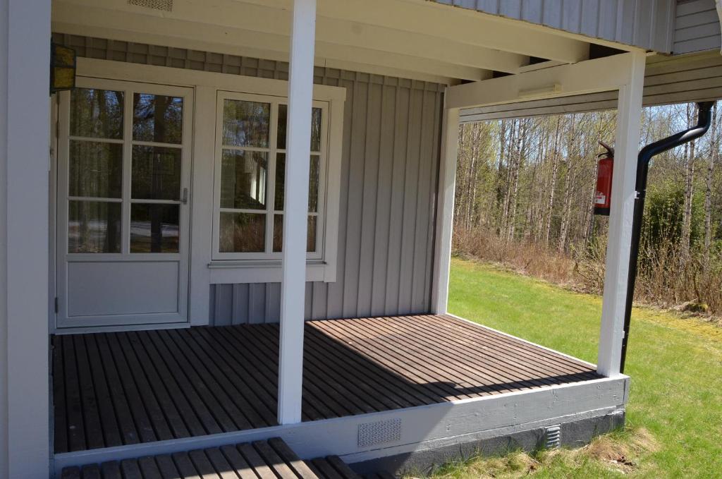 Lake and Forest Hideaway photo 4