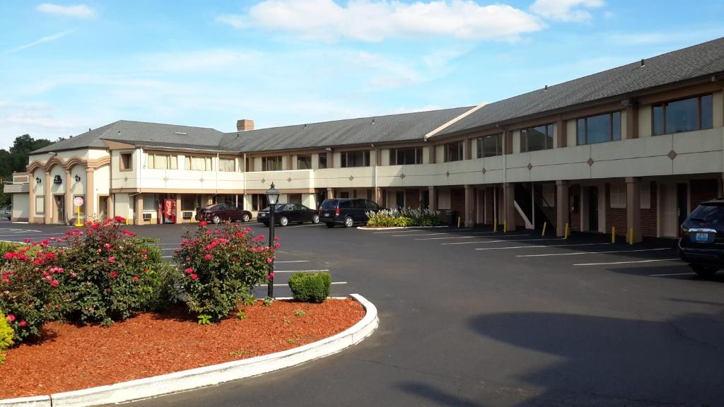 Rodeway Inn Bristol near Sesame Place