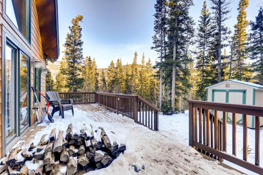 Gorgeous Mountain Cabin with Expansive Glass - Willow Creek photo 3