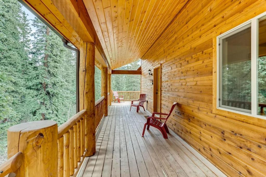 Private Retreat with Hot Tub and Game Room - Mountain Vista photo 4